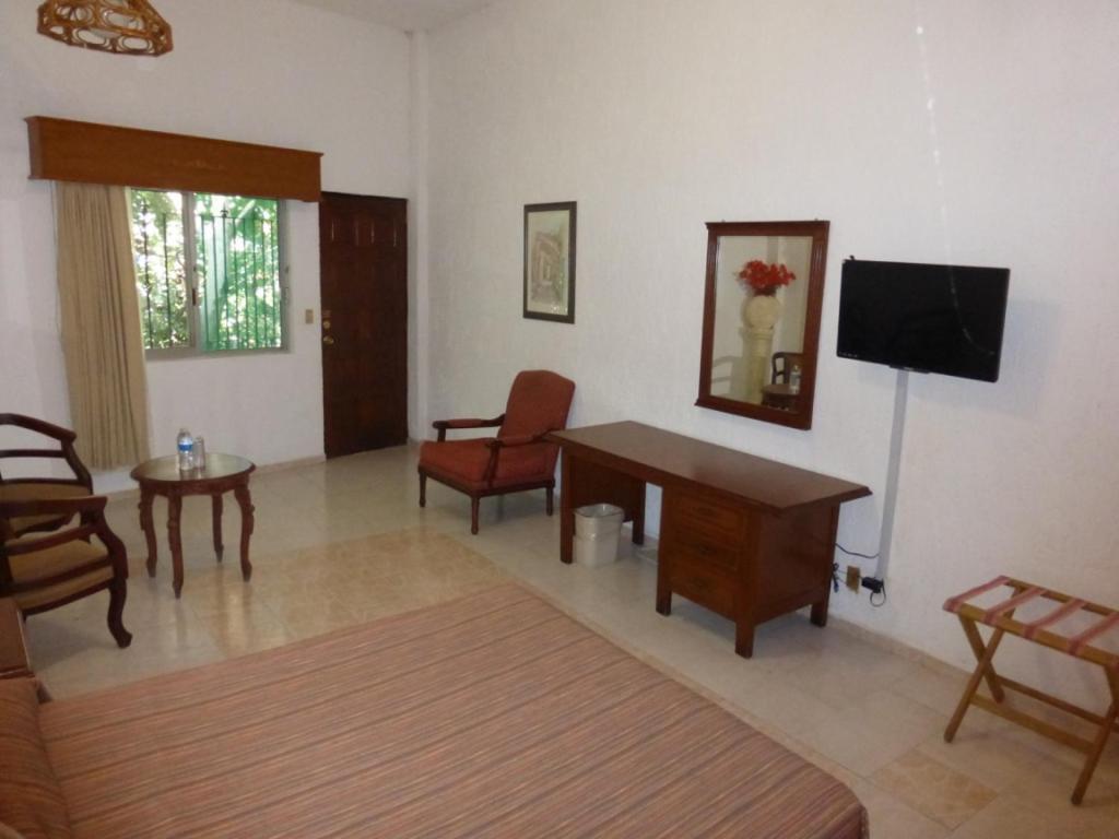 Hotel Bajo El Volcan Куэрнавака Экстерьер фото