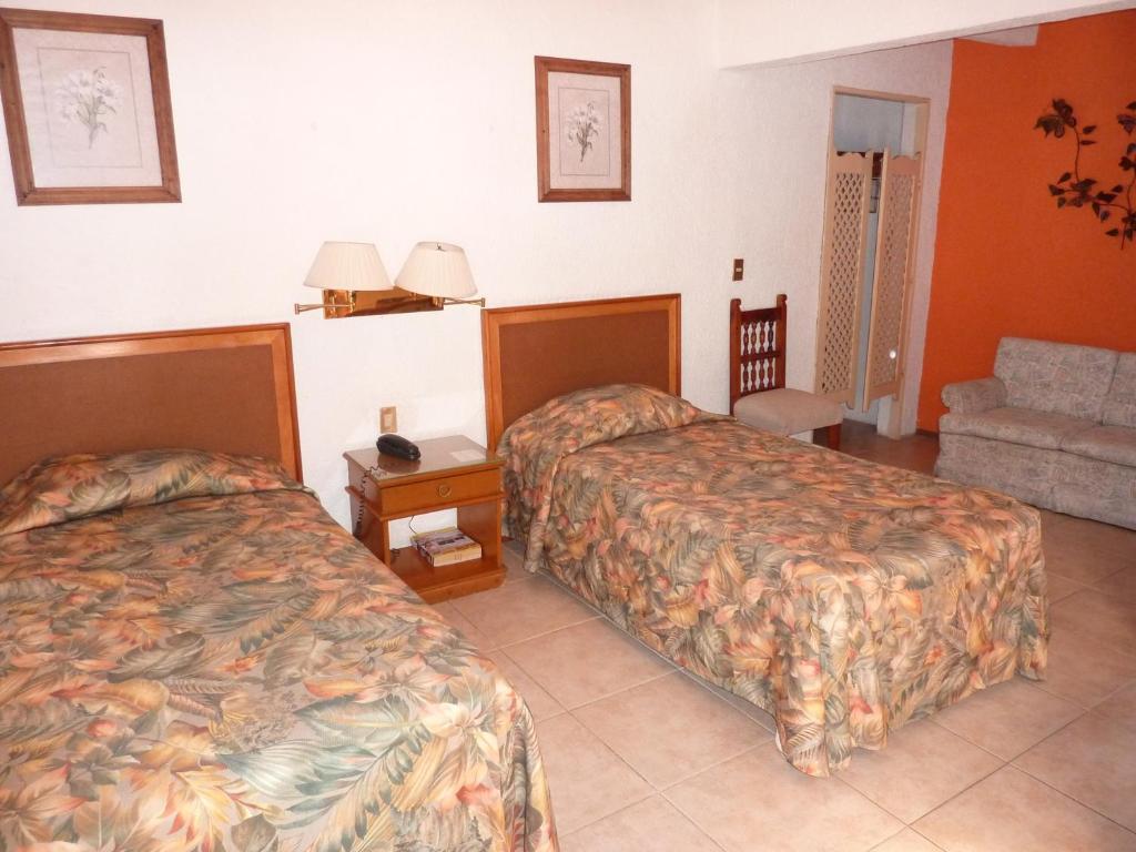 Hotel Bajo El Volcan Куэрнавака Номер фото