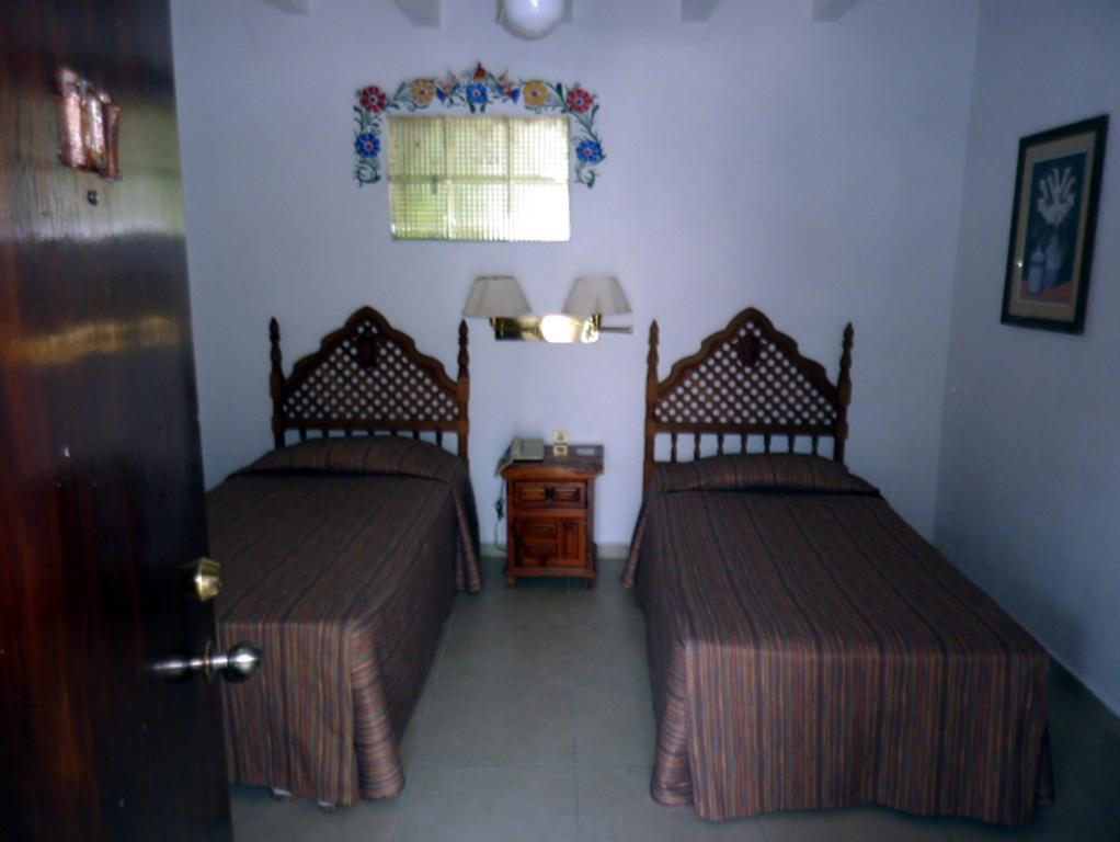 Hotel Bajo El Volcan Куэрнавака Экстерьер фото